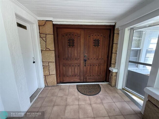 Building Photo - 5025 SW 64th Ave