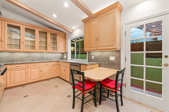 Building Photo - 221 Bellino Dr