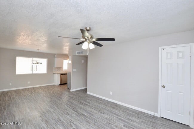 Building Photo - 645 N Arrowhead Dr