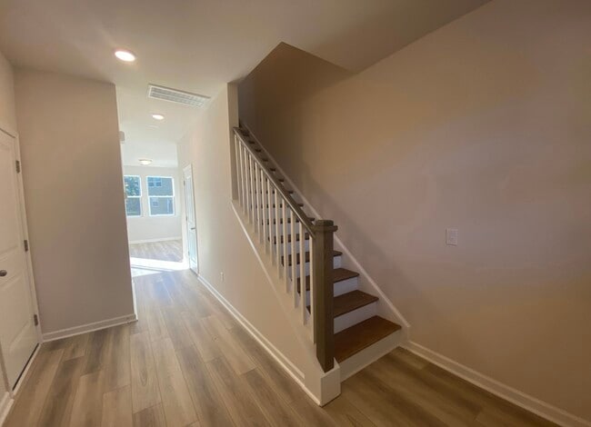 Foyer access to garage - 5349 Cardinal Crest Blf