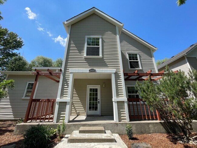 Foto del edificio - SE Home 3Bd/2.5Ba Home Close to the Willamette River off McLoughlin Blvd. 2 Car Garage and Washer...