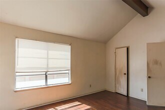 Building Photo - 9901 Sharpcrest St