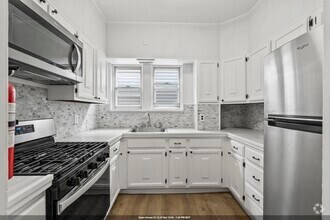 Building Photo - 15 W 45th St