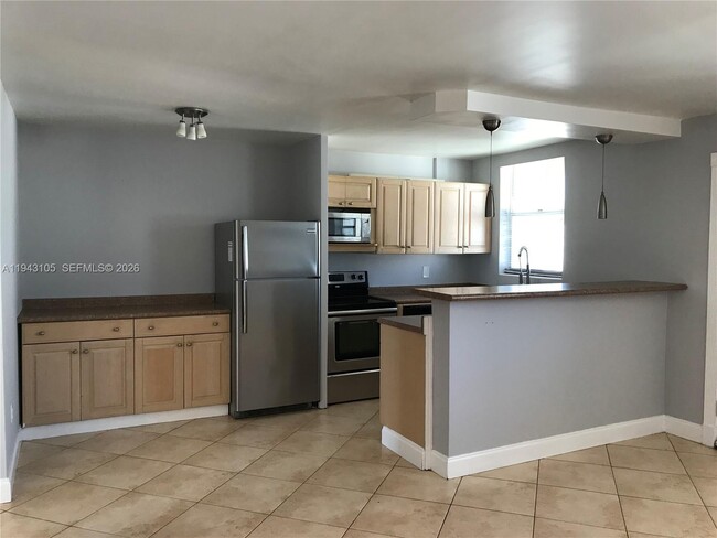 Building Photo - 1801 S Treasure Dr