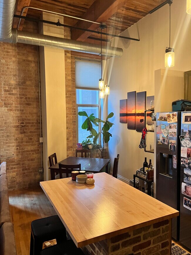 Foto del edificio - 1500 W Monroe St