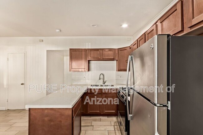 Building Photo - 1002 S Mariana St