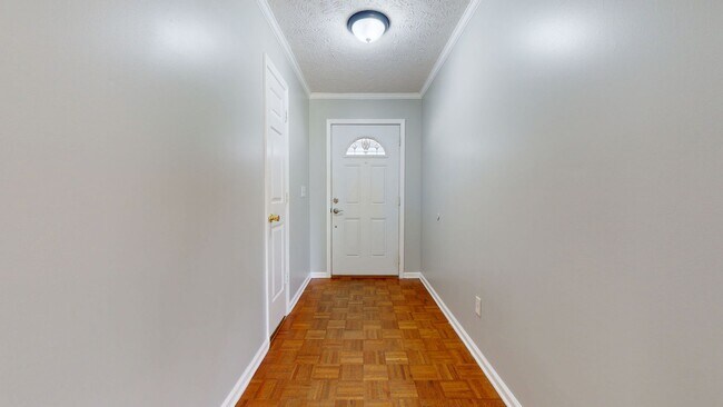Building Photo - Charming 3 bedroom / 2 bathroom home with large fenced backyard near shopping & Fort Bragg!