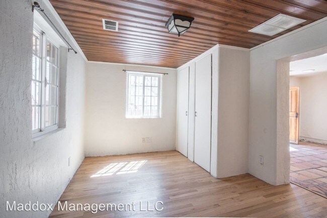 Building Photo - 2 br, 1 bath Apartment - 902 Edith Blvd NE