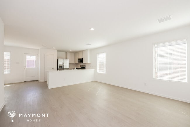 Foto del edificio - 1065 Neyland Dr