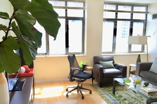 Foto del edificio - 630 N State St