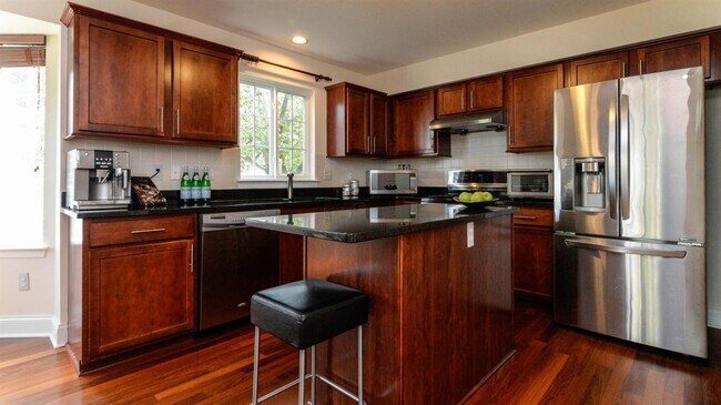 Foto del edificio - 1652 Scio Ridge Rd