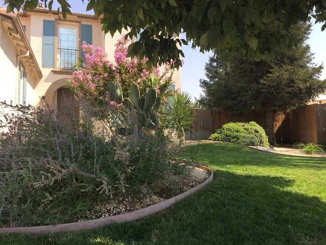 Weekly Gardener - 1495 Breezeway Ct