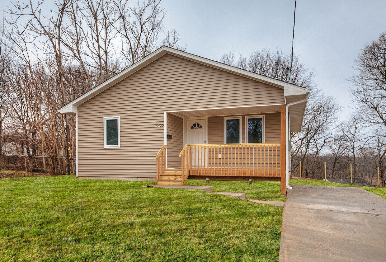 Primary Photo - Updated 3 Bed 2 Bath Home