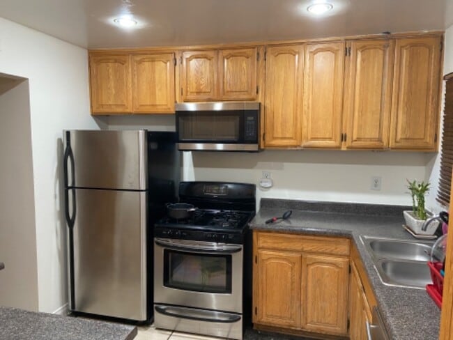 Foto del edificio - 10331 Lindley Ave