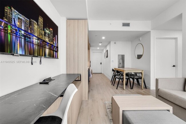 Building Photo - 225 N Miami Ave