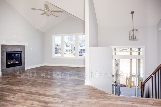 Foto del edificio - 19609 E 12th St Ct N