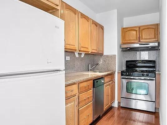 Building Photo - 135 Willow St