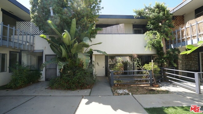 Building Photo - 1233 Barry Ave