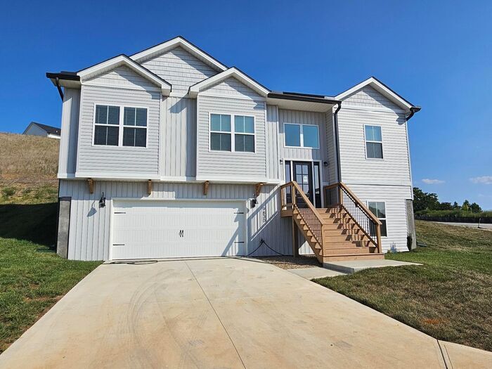 Foto principal - New Construction in Karns with Washer and ...