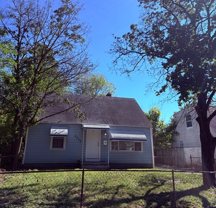 Primary Photo - Available Now - 2552_RENWOOD