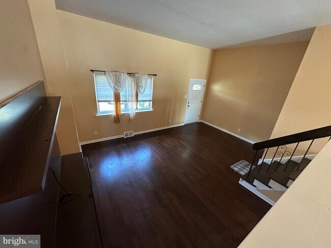 Foto del edificio - 5241 Bay Rd N