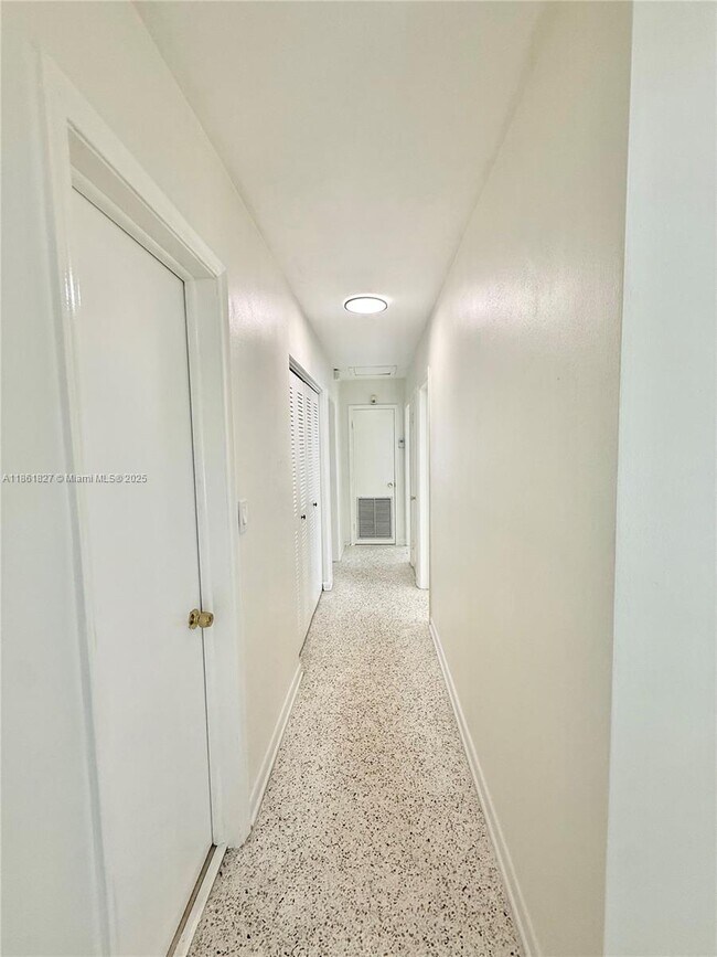 Building Photo - 2671 SW 118th Ct