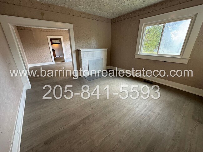 Building Photo - 207 16th Ave S