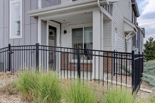 Foto del edificio - 1828 S Poplar Ct