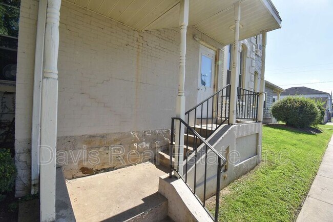 Building Photo - 75 2nd St