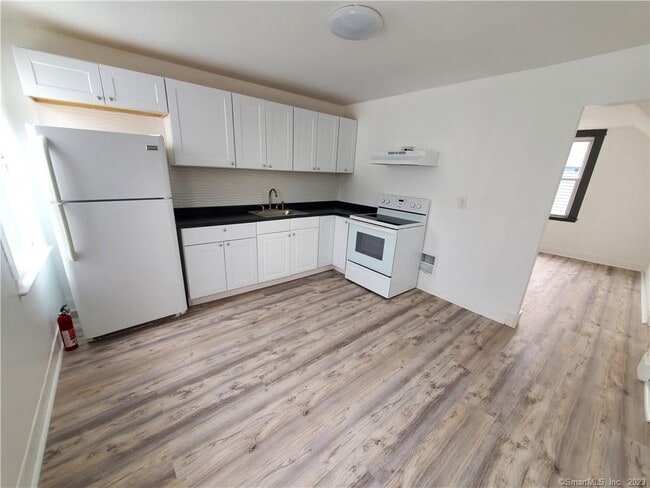 Building Photo - 221 Blohm St