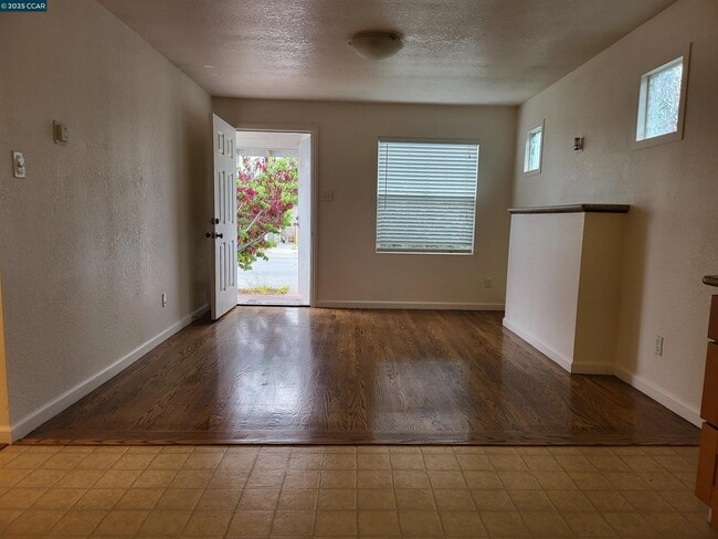Building Photo - 2422 Dover Ave