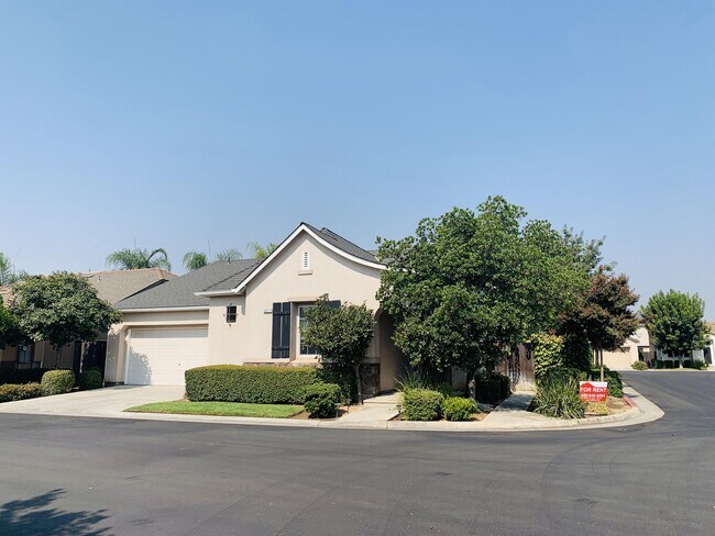 Foto del edificio - 5577 N Plum Ln