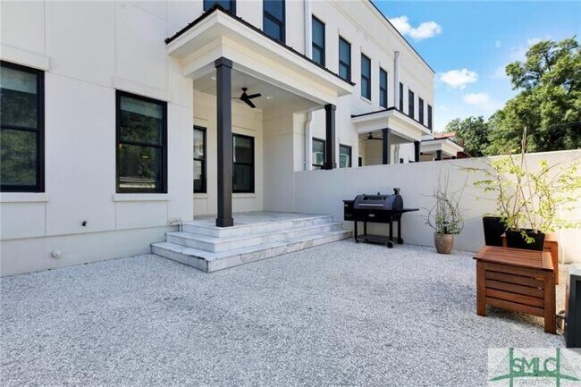 Building Photo - 3 bedroom in Savannah GA 31401
