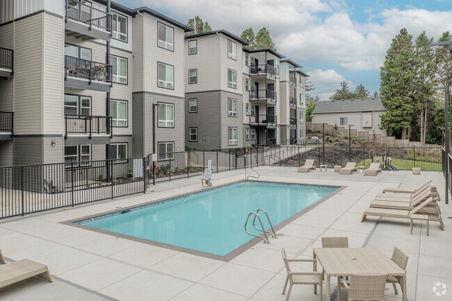 Salt Water Swimming Pool - Fox Ridge Apartments