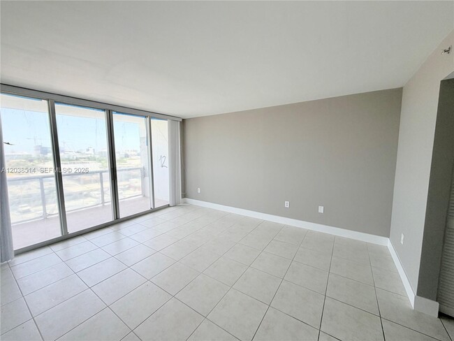 Building Photo - 1800 Sunset Harbour Dr