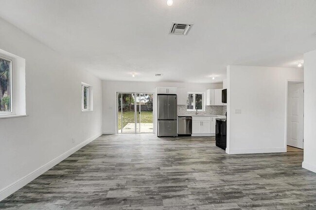 Foto del edificio - 364 NW 4th Ct