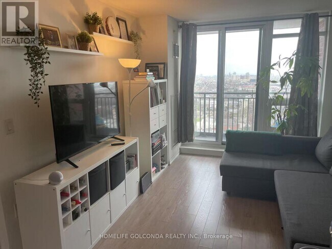 Photo du bâtiment - 830-2830 Lawrence Ave W