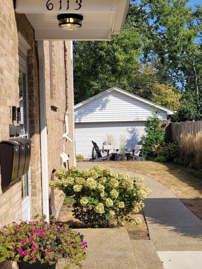 Foto del edificio - 6113 N Karlov Ave