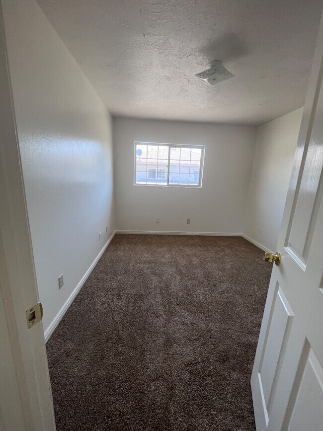 Foto del edificio - 570 W 350 N