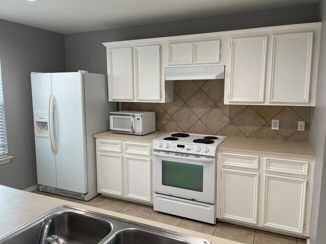 Foto del edificio - 6906 Woodridge Row Dr