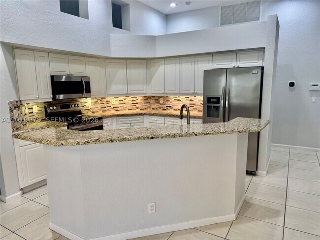 Foto del edificio - 2525 Bay Pointe Ct