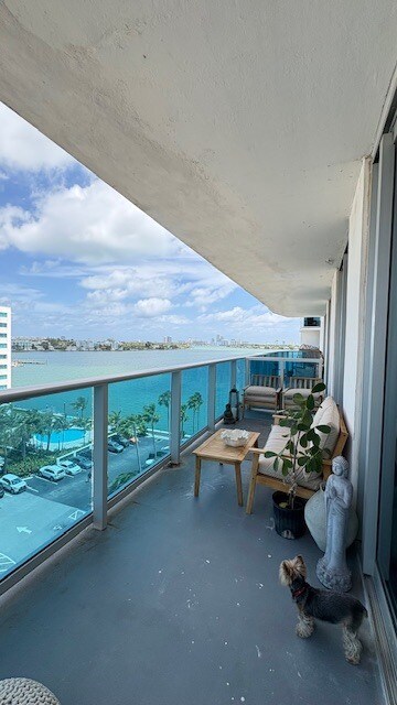 Foto del edificio - 7501 E Treasure Dr