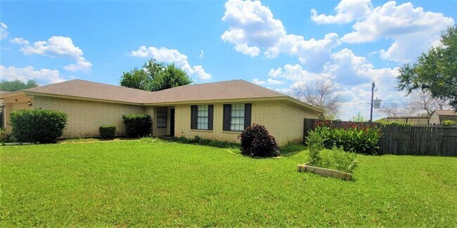 Building Photo - 4606 Mandalay Dr