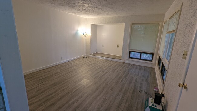 Foto del edificio - 2005 Spring Brook Ave