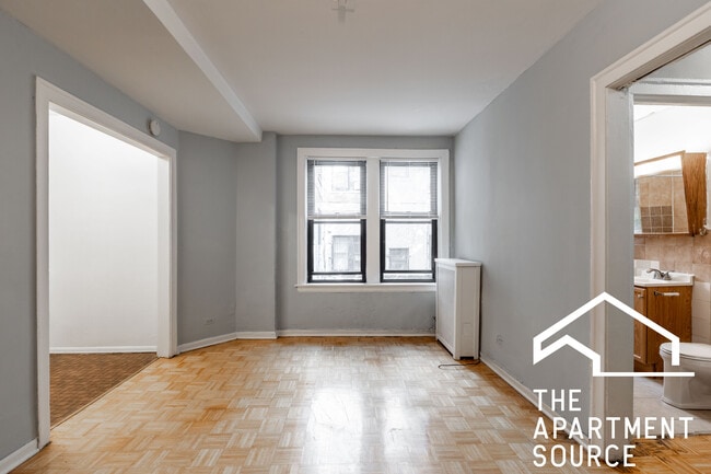 Building Photo - 737 W Belmont Ave