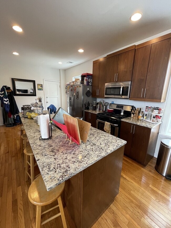 Building Photo - 2360 W Dickens Ave