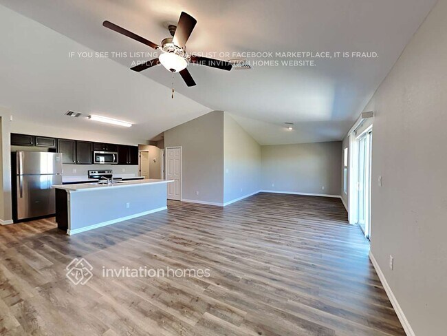 Foto del edificio - 16076 Badalona Dr