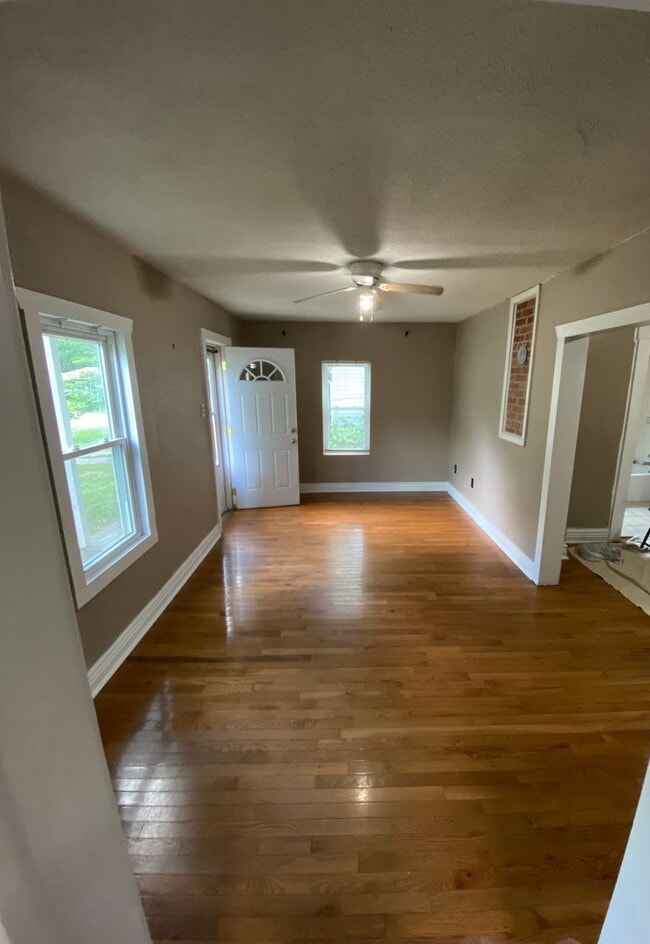 Building Photo - 2 Bedroom House, Centrally Located.