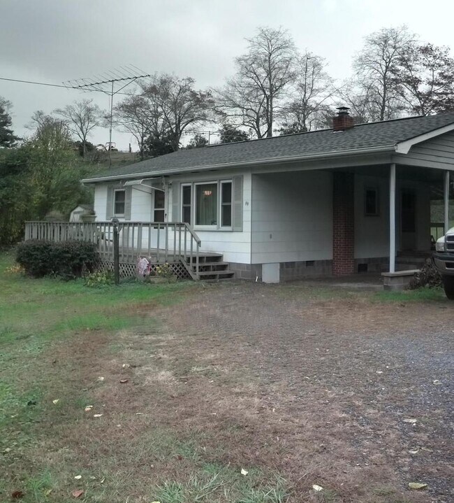 Foto del edificio - Great 2 Bedroom House in Dillsboro near the River $1400 available June 5th for year-long lease