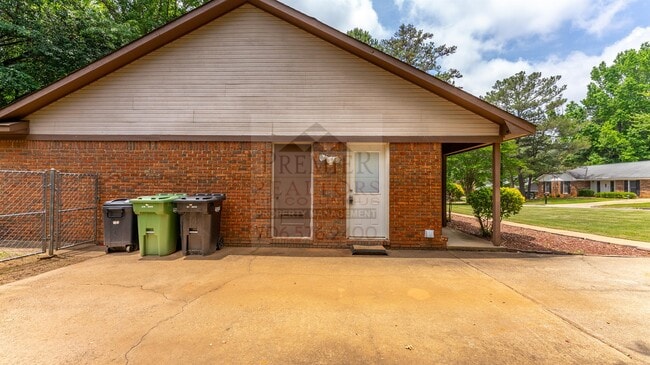 Building Photo - 4811 Bridlewood Dr